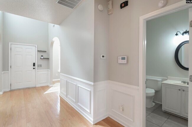 Building Photo - 101 Water Hickory Way