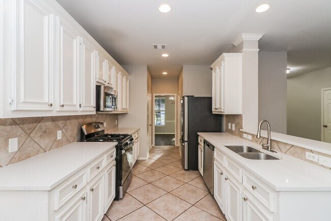 Building Photo - 9510 Wakefield Village Dr
