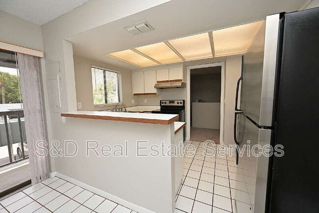 Building Photo - 1808 Village Ct