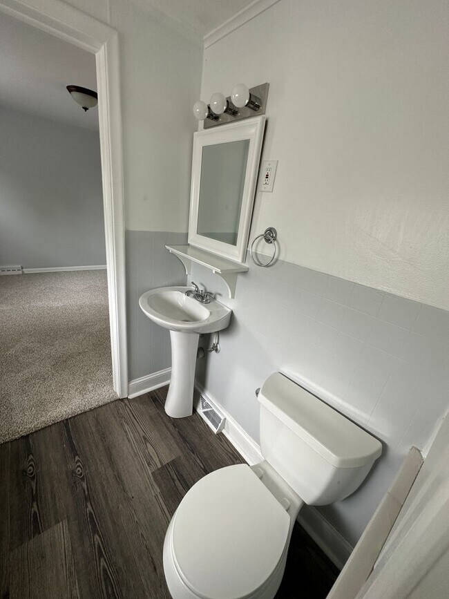 Building Photo - 625 S Barnes St