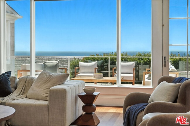 Building Photo - 7335 Birdview Ave