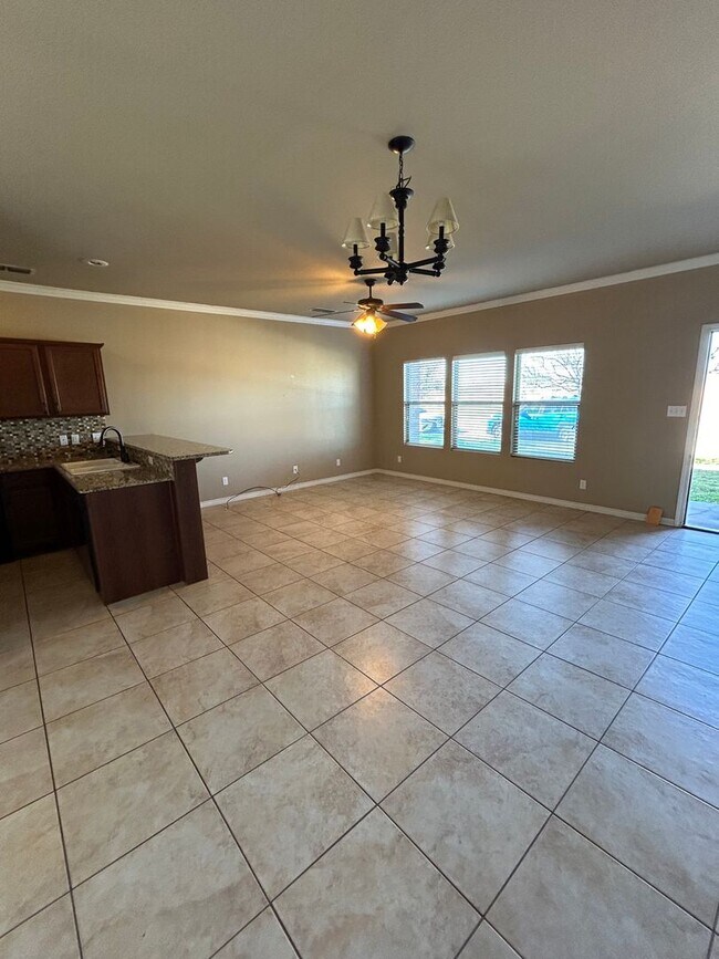 Building Photo - 7260 Manford Ln