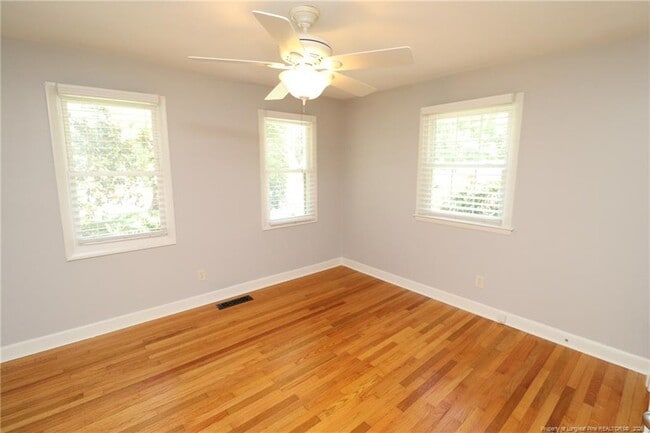 Building Photo - 1009 Dogwood Ln