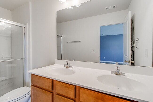 Building Photo - 1108 Lake Village Dr