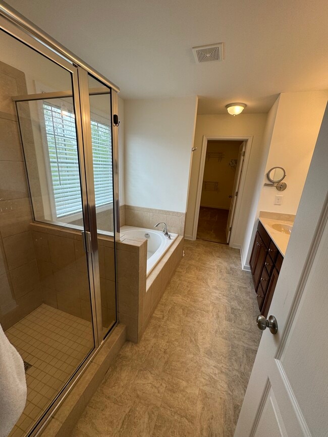 Building Photo - 6901 Swanhaven Dr