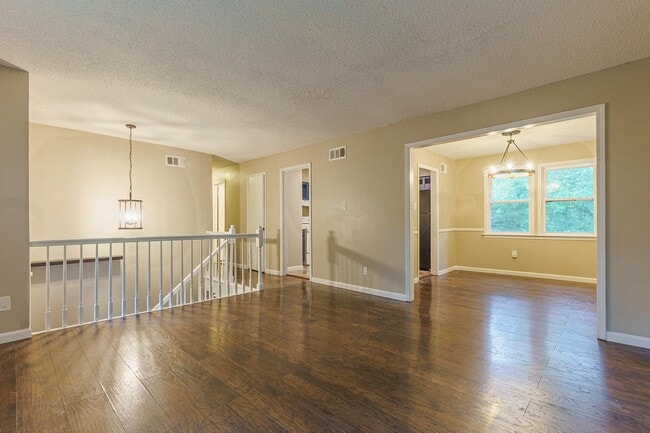 Building Photo - 4BR/1.5BA split-level in Grandview Heights