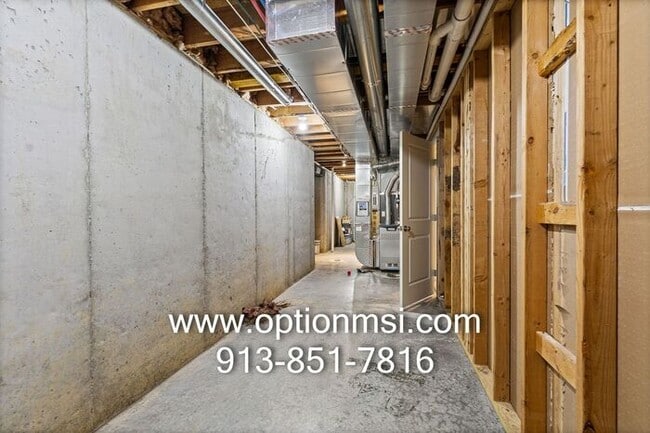 Building Photo - Move-in ready!