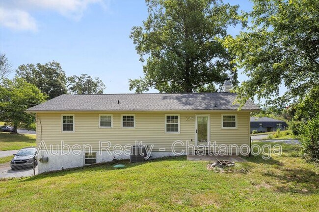 Building Photo - 4015 Shady Oak Dr