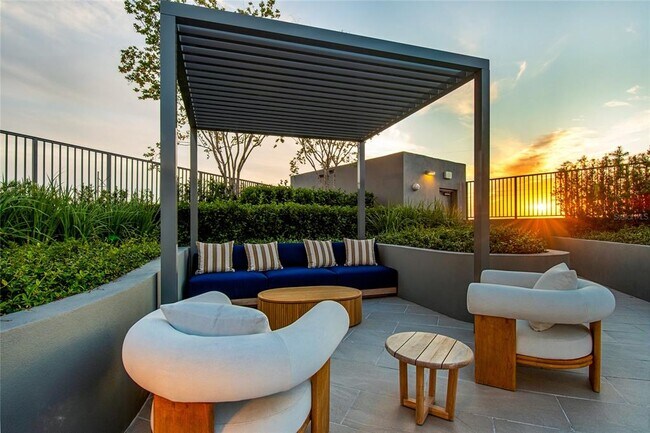 Building Photo - 3015 S Ysabella Ave