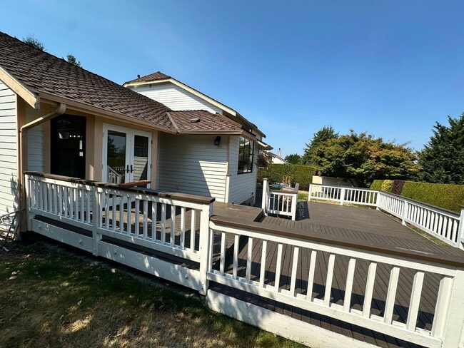 Building Photo - Stunning large 3 bedroom home in West Aubu...