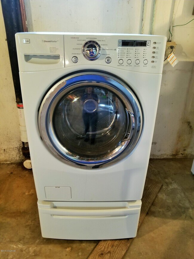 Building Photo - 8203 Camberley Dr