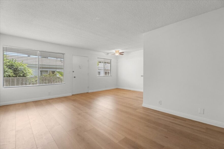 Primary Photo - 934 6th St
