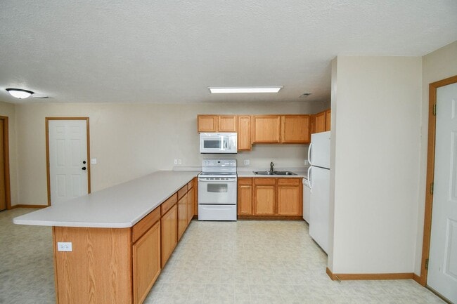 Building Photo - 1420 E Redwood Blvd