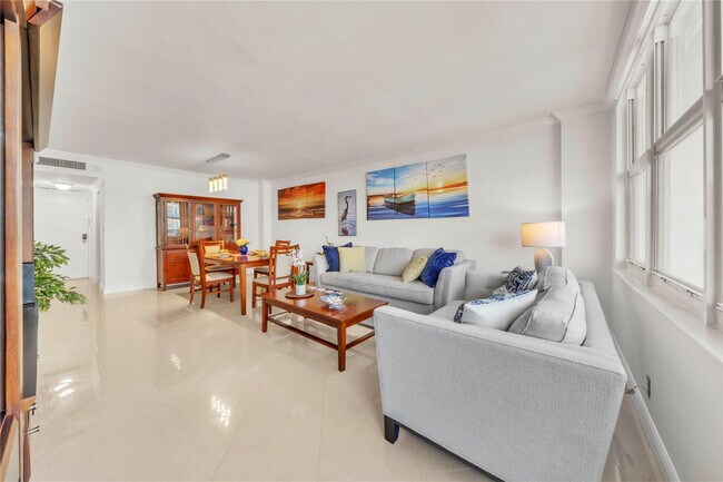 Building Photo - 3725 S Ocean Dr