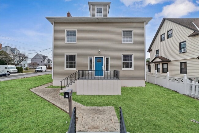 Building Photo - 70 Normandy Rd