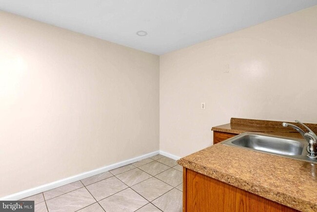 Building Photo - 8913 Tonbridge Terrace