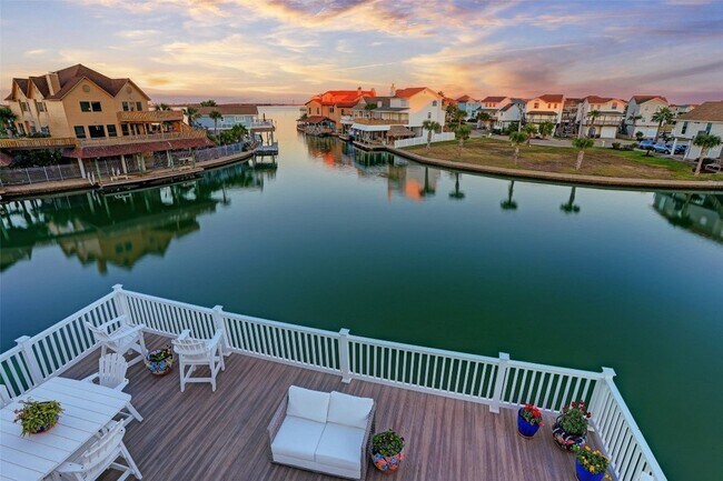 Building Photo - 1834 Tiki Dr