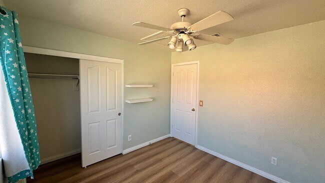 Building Photo - Summerlin 4 bedroom 3 car garage