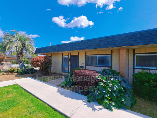 Primary Photo - 3051 N West Ave