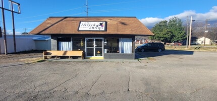 Building Photo - 2105 N Broadway St