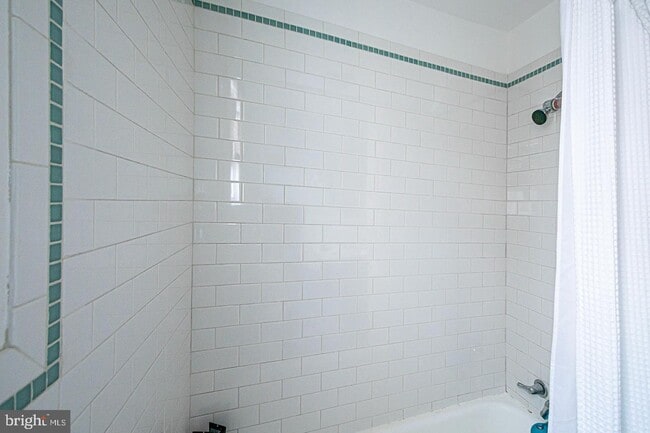 Building Photo - 2035 Carpenter St