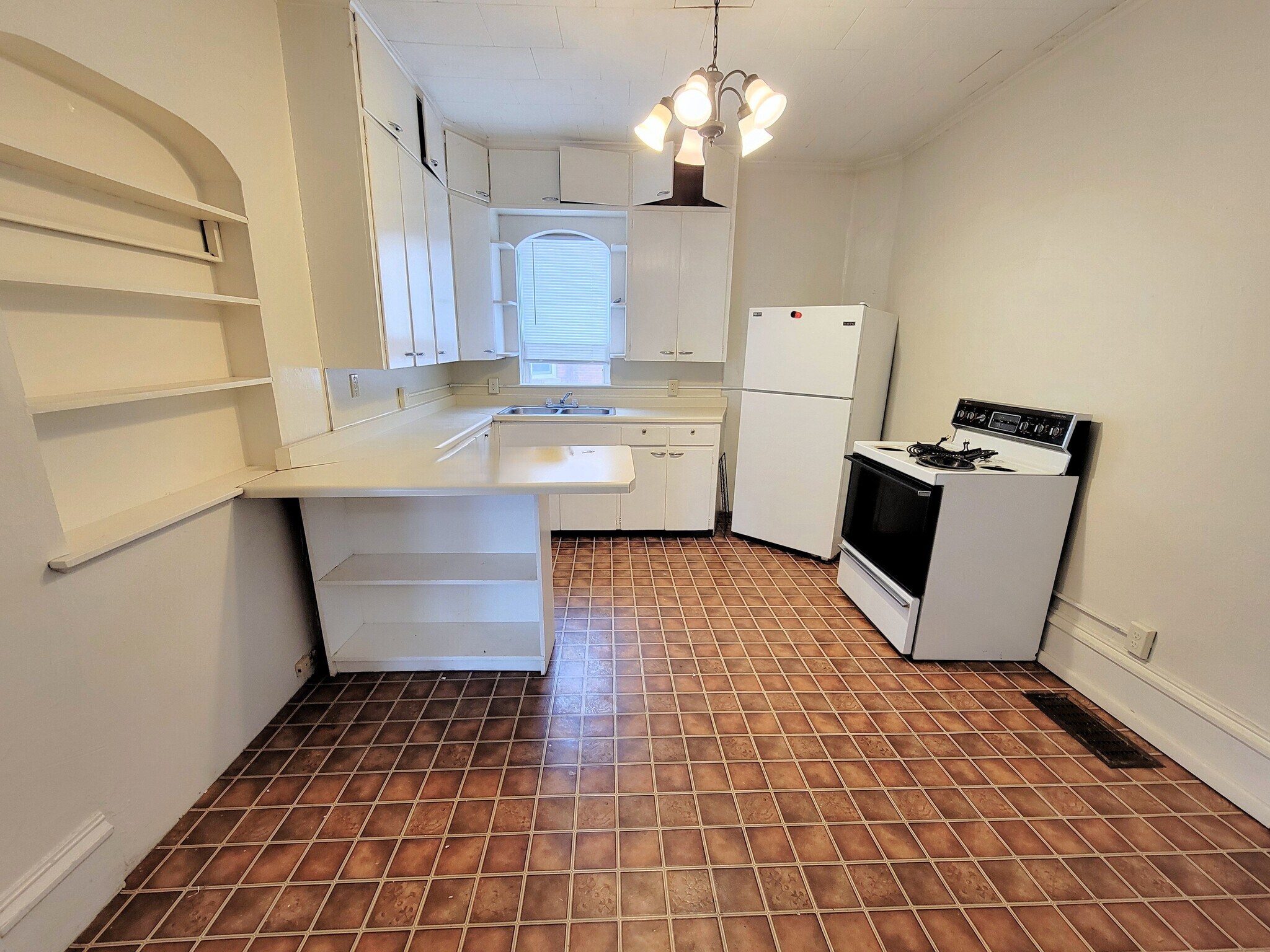 Building Photo - 210 N Fremont St