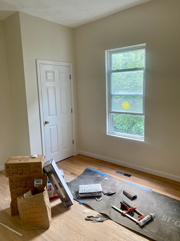 Building Photo - 126 Thorndike St