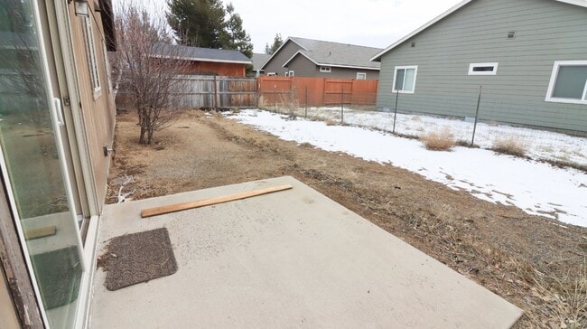 Building Photo - *MOVE IN SPECIAL*  3 Bedroom 2 Bath Single...