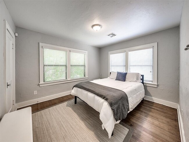 Building Photo - 1630 NW 17th St