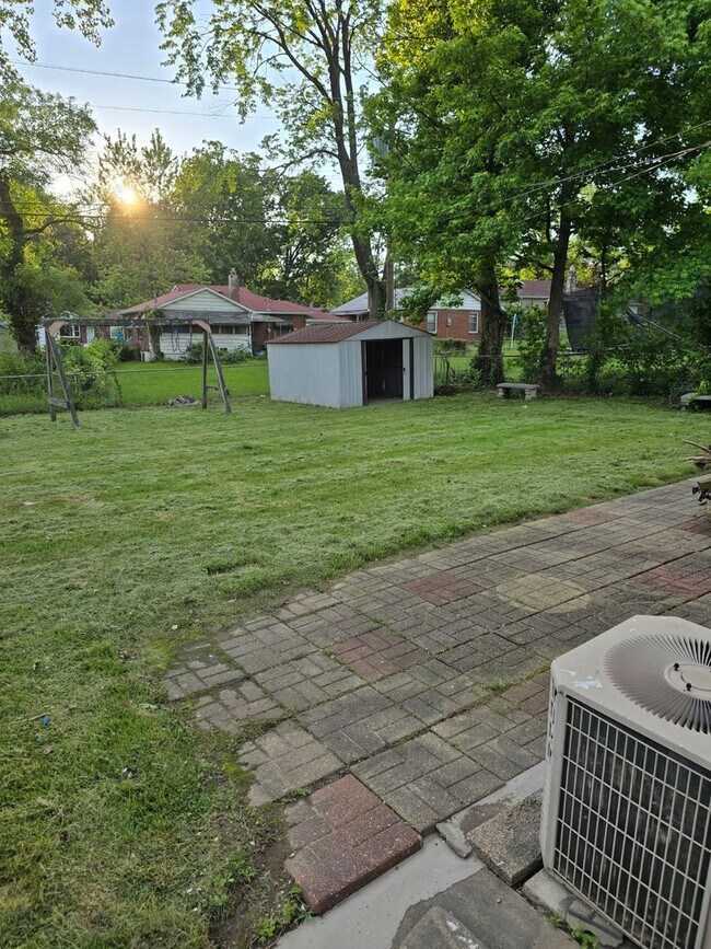 Building Photo - UPDATED 2 Bed 1 Bath  Home with Finished Lower Level & Spacious Backyard in Normandy School District