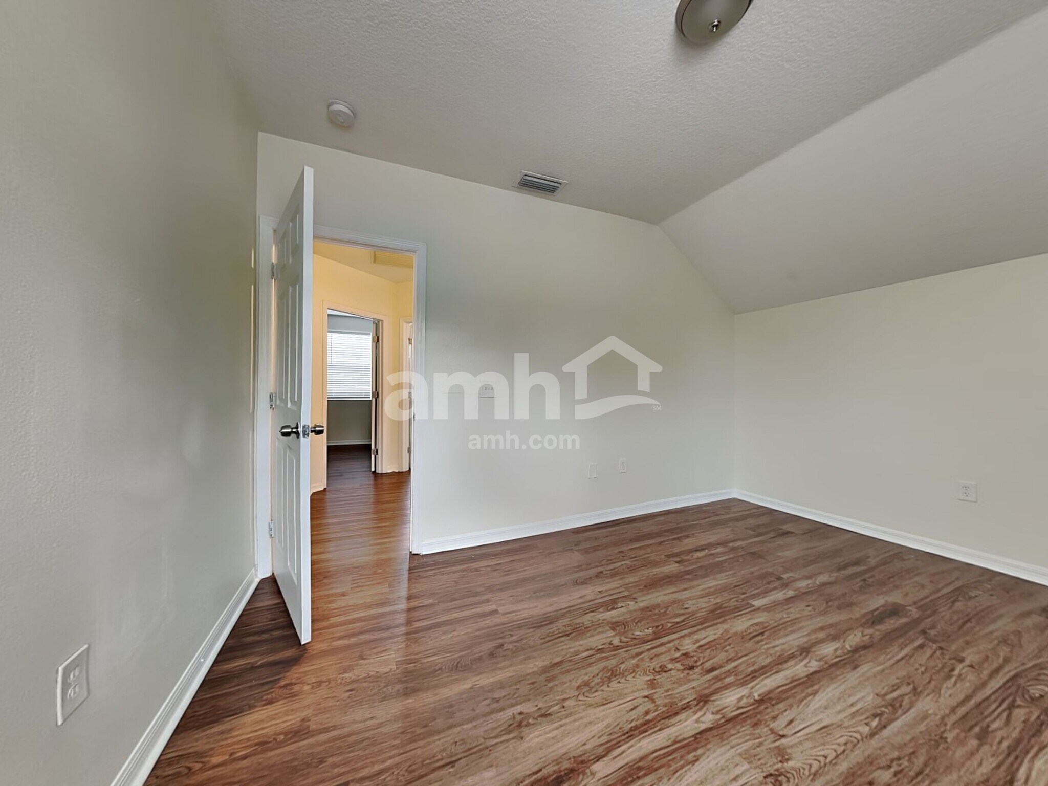 Building Photo - 10225 Summerview Cir
