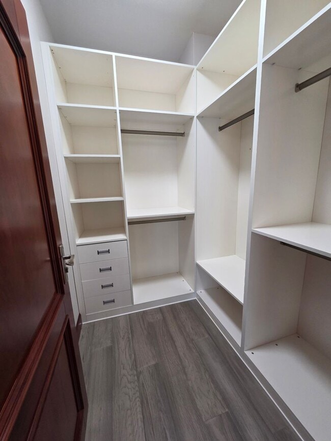 Building Photo - Luxury 3/2 Grated Community in South Kihei.