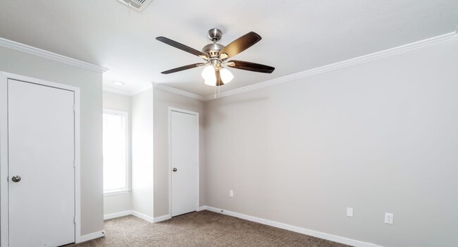 Building Photo - 17 Rotan Ct