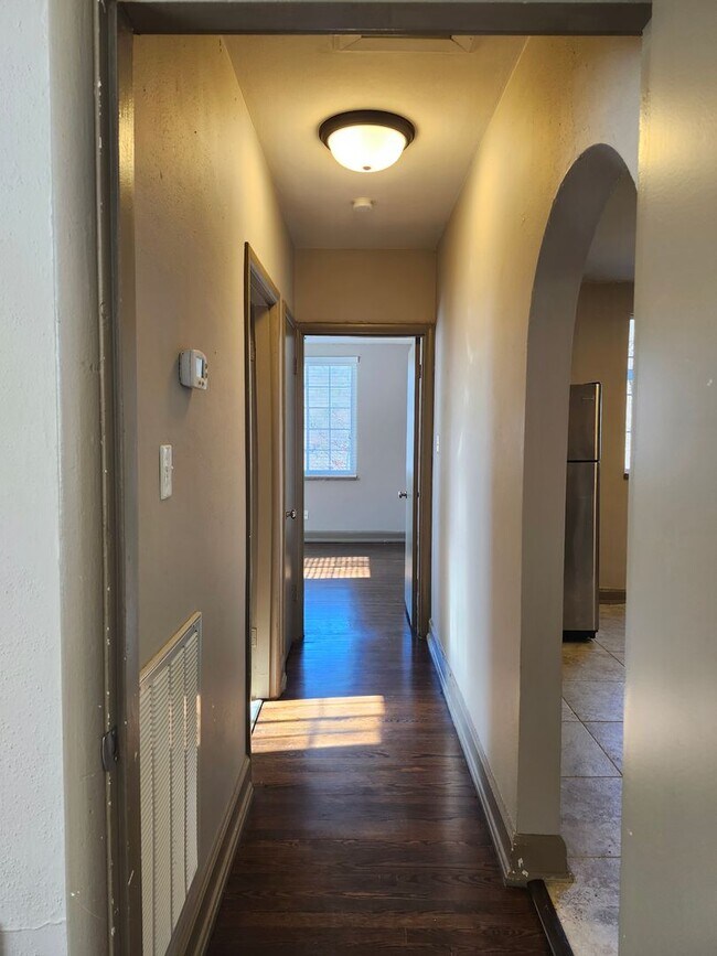 Building Photo - 4911 Sunnyside Ave