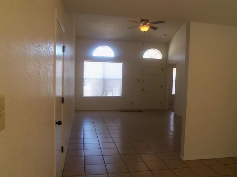 Building Photo - 10673 Onyxstone St