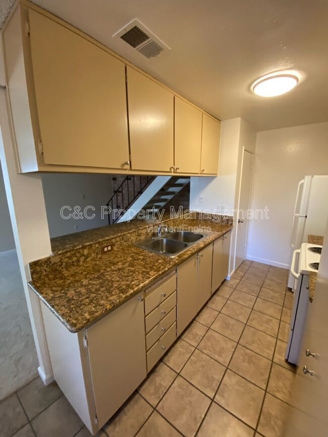 Building Photo - 1864 Roca Ct