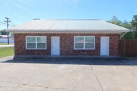 Building Photo - 110 Peonia Rd