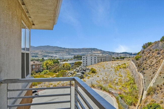 Building Photo - Candlestick Point - 2 BR, 2 BA Condo 1,166...