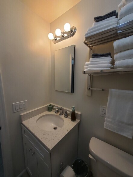 Building Photo - 541 S 9th Ave