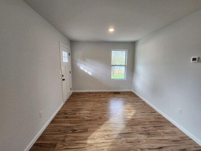 Building Photo - 109 2nd St