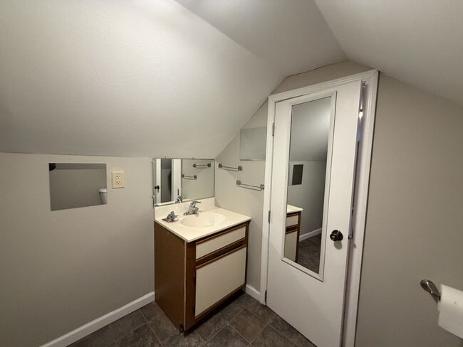 Building Photo - 323 Selma St