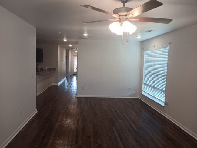 Building Photo - Cozy New 3 Bedroom Townhome in Carl Junction!