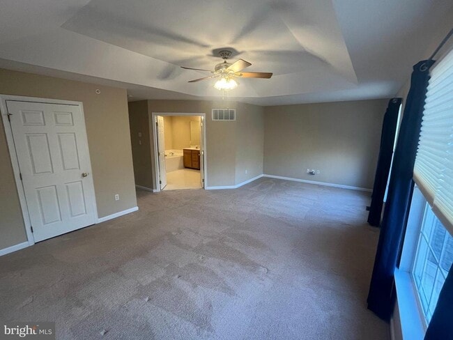 Building Photo - 233 Birchwood Dr