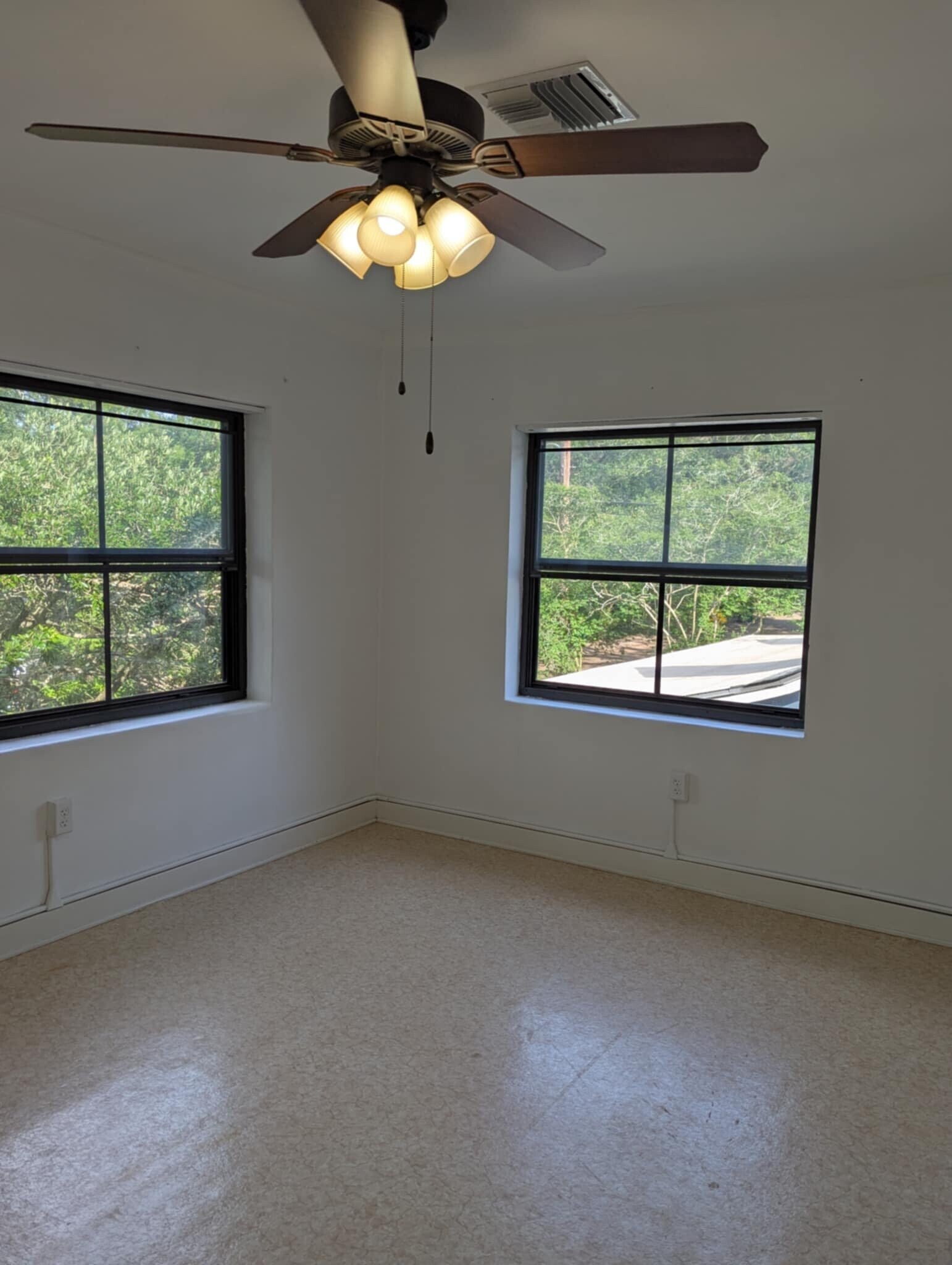 Building Photo - 207 Adrienne St