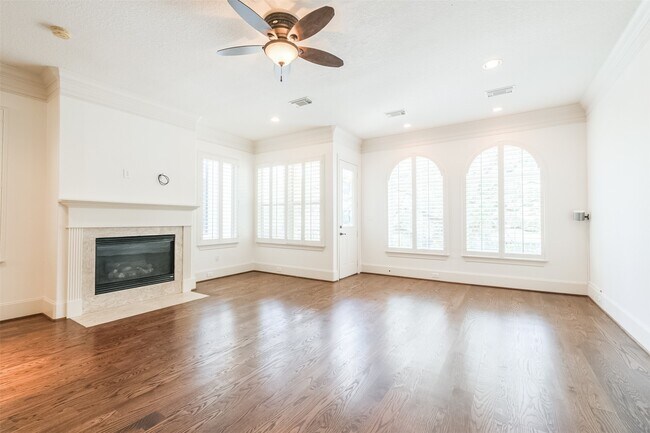 Building Photo - 407 W Bell St