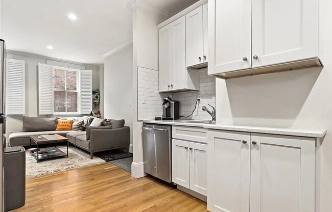 Building Photo - Secure This Beautiful Unit Today