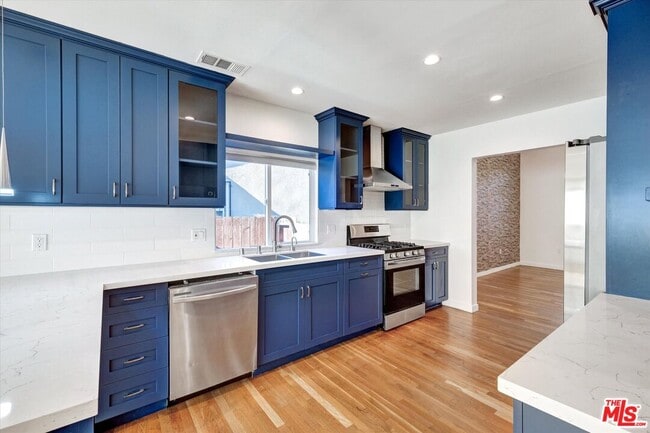 Building Photo - 5400 W 82nd St