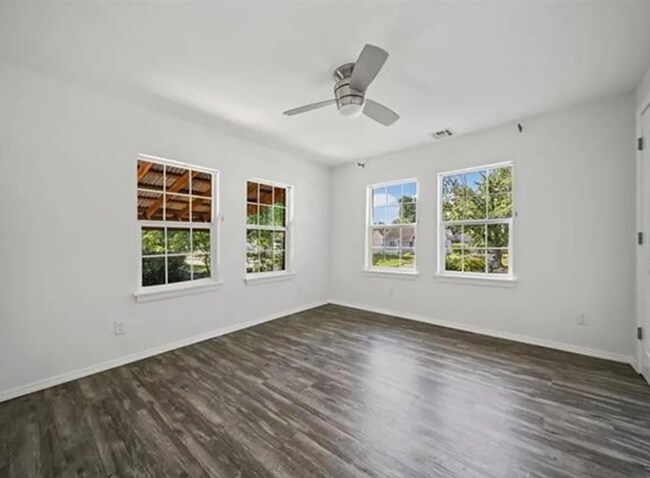 Building Photo - 3411 E 5th Pl