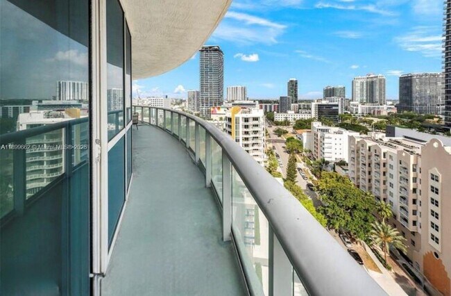 Building Photo - 480 NE 30th St