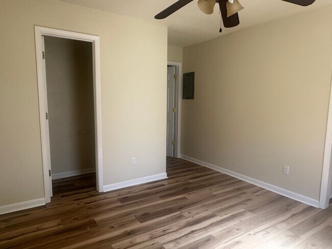 Building Photo - 105 Cantal Dr